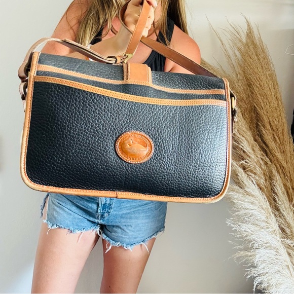 VINTAGE DOONEY BOURKE Black Cognac Brown Leather Gold Metal Crossbody Purse Bag - Picture 3 of 16